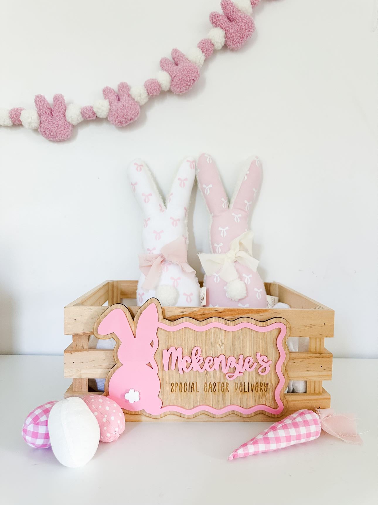 Scalloped Interchangeable Easter Plaque